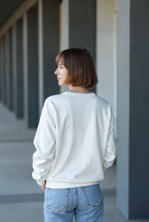 Stylish Mockup of a Young Woman in a Sweatshirt