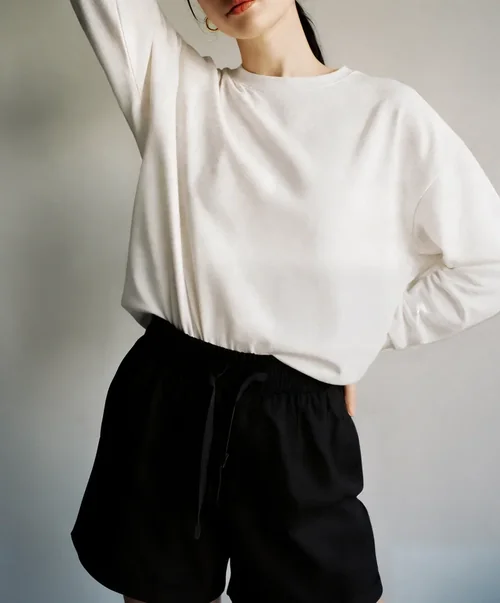 Stylish Sweatshirt Mockup for Fashion Portraits