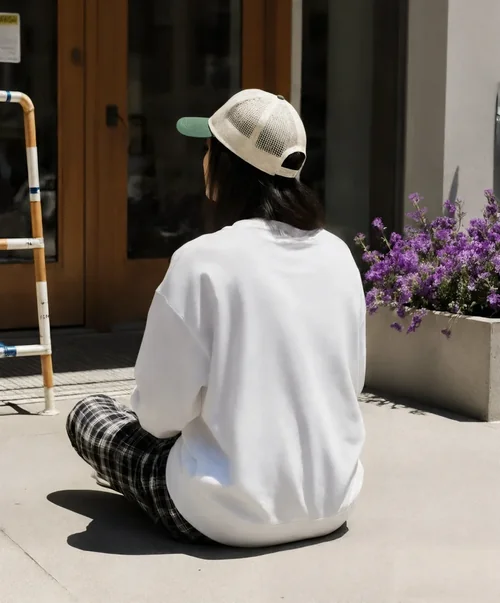 Casual Sweatshirt Mockup for Relaxed Outdoor Vibe