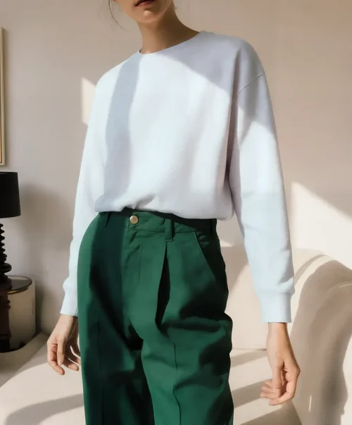 Stylish Mockup of a Relaxed Sweatshirt Look