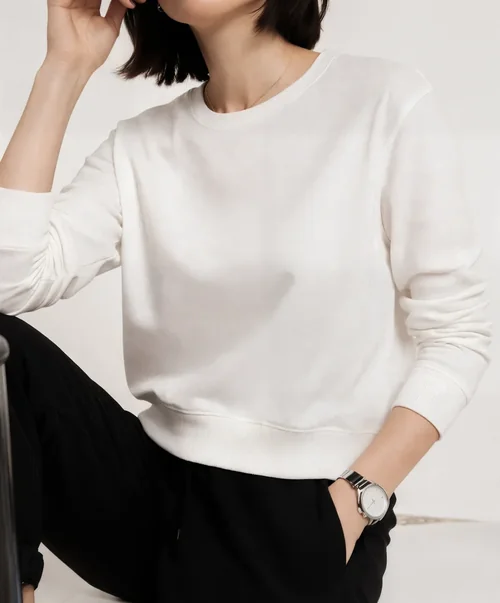 Stylish Sweatshirt Mockup for Modern Fashion Aesthetics