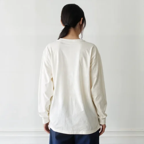 Stylish Mockup of a Casual Sweatshirt for Fashion Lovers